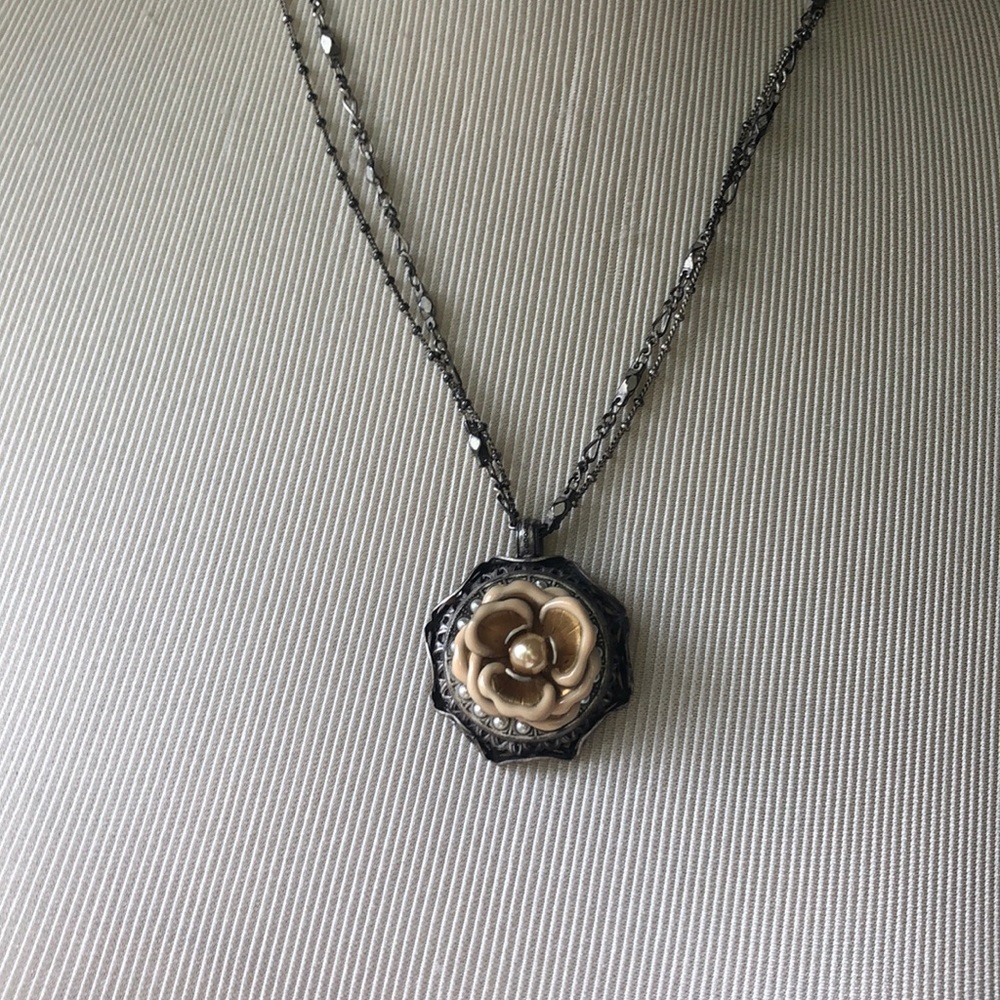 Ollipop flower necklace